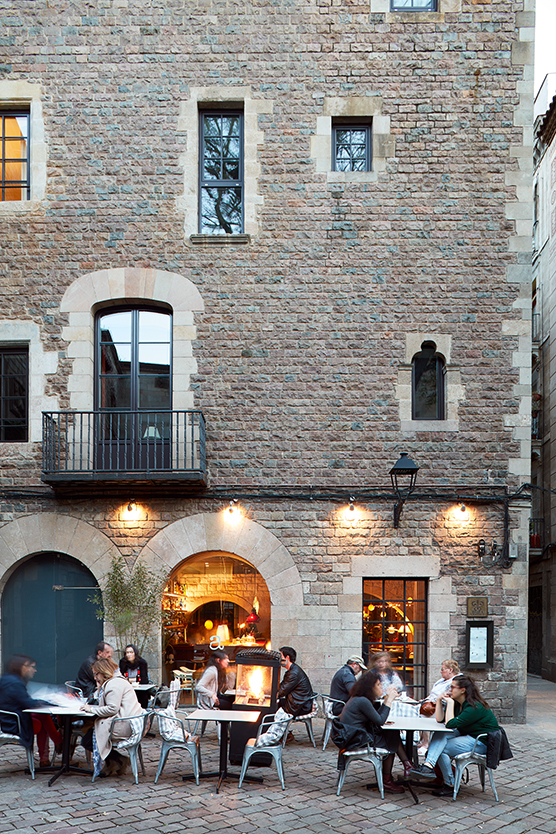 hotel-with-history-in-the-gothic-quarter-hotel-neri